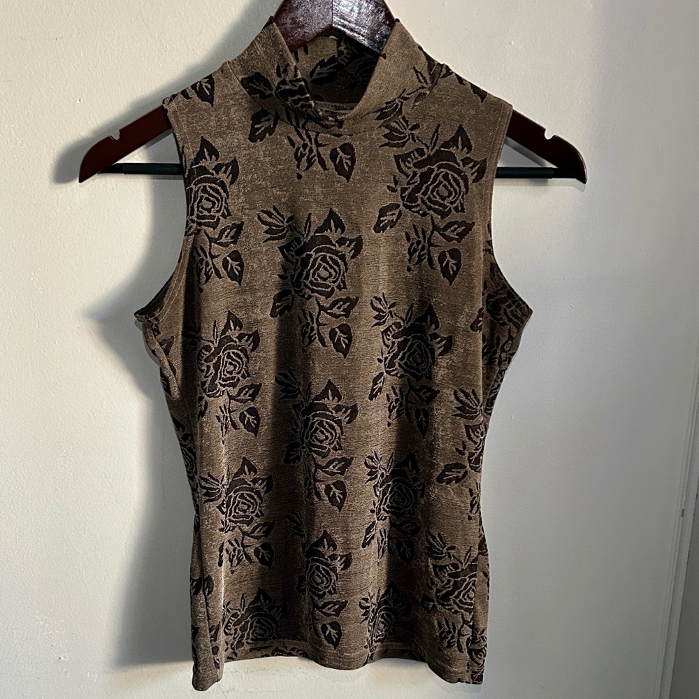 Baranda Vintage Shimmer Floral Sleeveless Mock Neck Top - Picture 5 of 9